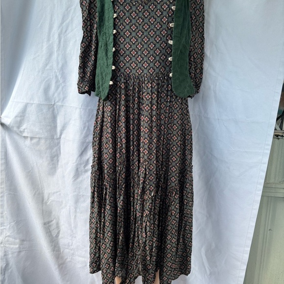 Green and Black Tiered Bustier Sundress with Cuffed Sleeves - Picture 4 of 16